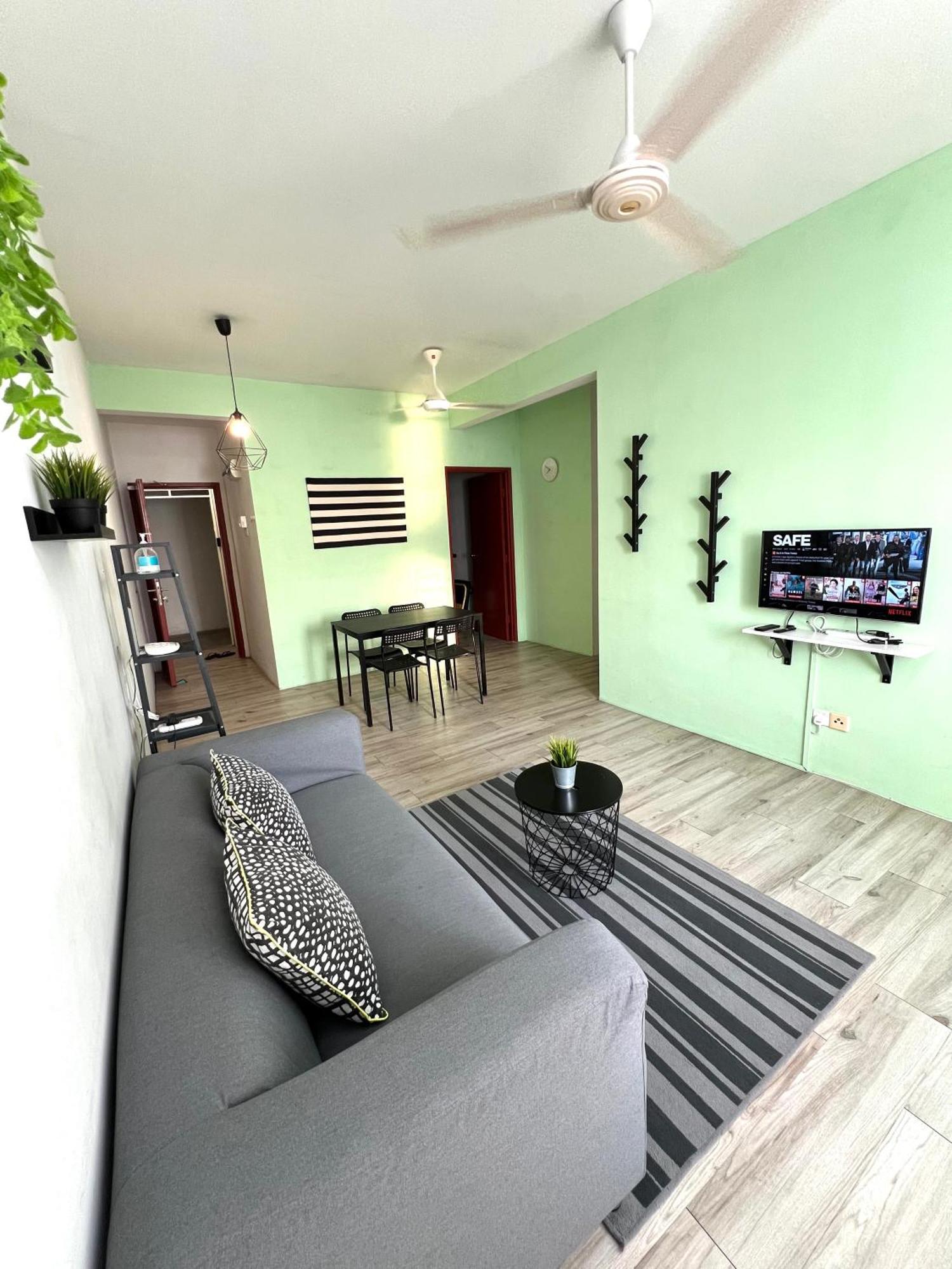 Seaview Holiday Apartment 3 - Wifi & Netflix Kuala Terengganu Buitenkant foto